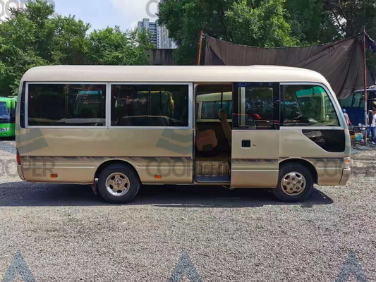 23-29 ônibus usado pousa-copos usado assentos de Toyota do ônibus de Toyota com a decoração interna luxuosa