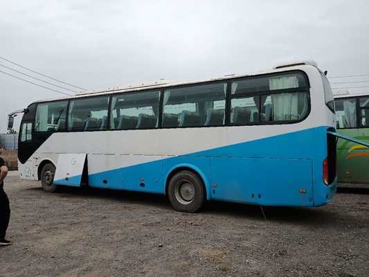 A segunda cor branca do ônibus de excursão 51seats da mão usou o motor ZK6110 de Yuchai do ônibus de Yutong