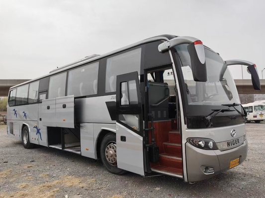 Os assentos usados 12 do ônibus de excursão 54 medem o motor que dos cilindros de Yuchai 6 as portas dobro prateiam mão um KLQ6125 mais alto da cor a ?a