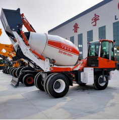 O motor usado 9000kg de Yuchai do misturador concreto limita o peso 6 medidores de caminhão de mistura de carregamento do auto brandnew