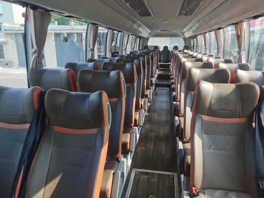 Os ônibus luxuosos usados 50 assentam a mão Youngtong ZK6117 do distribuidor segundo da água de Champagne Color Middle Passenger Door