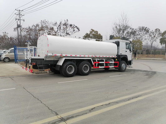 Caminhões de três eixos usados ​​Caminhão-tanque de água Howo 20m³ 6×4 modo de condução