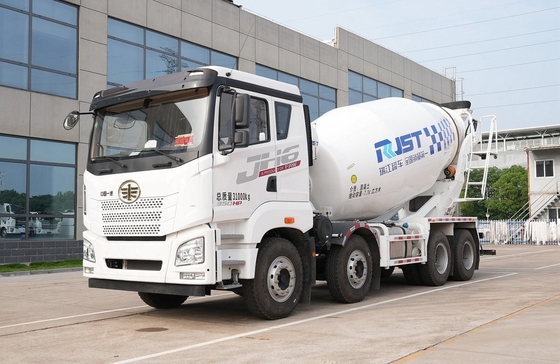 Caminhão de mistura de concreto Jiefang 8*4 modo de condução Caminhões de concreto usados 7,74 cúbicos telhado plano