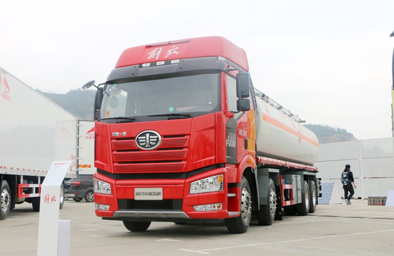 Caminhões de petróleo usados FAW J6P Grande Cisterna Caminhão de combustível 11,5 metros de comprimento 24 LHD / RHD cúbico