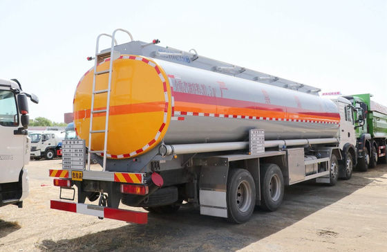 Container de óleo usado 30000 litros Howo T5G Camião-tanque de óleo 4 eixos Cabina com cama