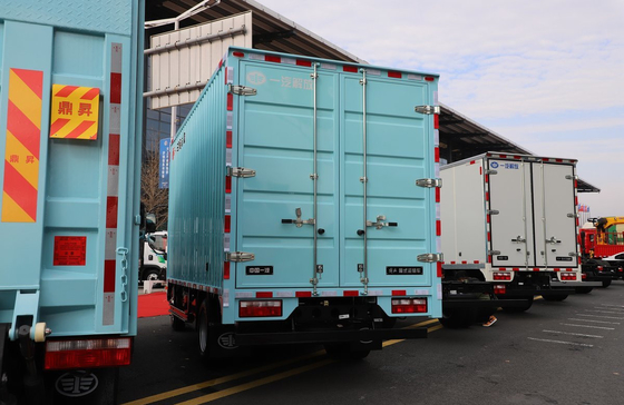 Camião de carga usado 4x2 FAW Camião de caminhão CNG Motor 150hp Caixa de contêineres 3300mm distância entre rodas