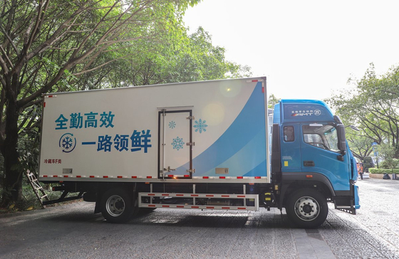Caixa frigorífica de tamanho médio Foton Brand New Loading 10 toneladas Yuchai Motor 300hp LHD