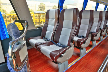 Os assentos de 2011 anos 48 usaram o poder dourado do tipo 300HP do dragão dos treinadores de passageiro