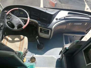 A direção da mão esquerda usou o ônibus de 55 Seater 2011 roxo do ano 6120HY19 com assentos de couro