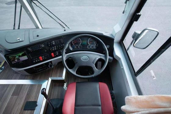O ônibus brandnew ZK6126 de Yutong dobra Axle With 58 assenta a cor branca no motor traseiro da promoção