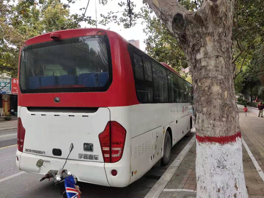 O transporte público Yutong usado transporta o passageiro que a cidade usou o treinador interurbano Buses da excursão luxuosa diesel dos ônibus