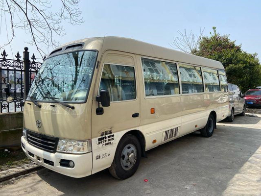 A porta operada usada ano usada de Mini Bus da pousa-copos de Toyota em 2011 manual diesel transporta o ônibus luxuoso usado com 23 assentos