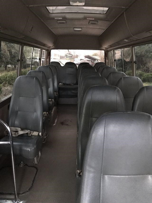 O ônibus de segunda mão da gasolina do ônibus 3TR da pousa-copos de Toyota usou o uso do ano de Mini Buses de 23 assentos em 2013
