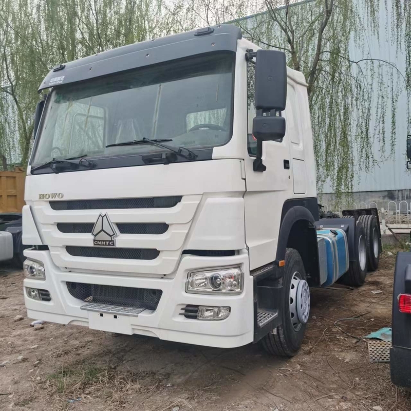 As 10 rodas resistentes entregam em segundo o caminhão usado Howo do trator de Sinotruck com motor de Weichai