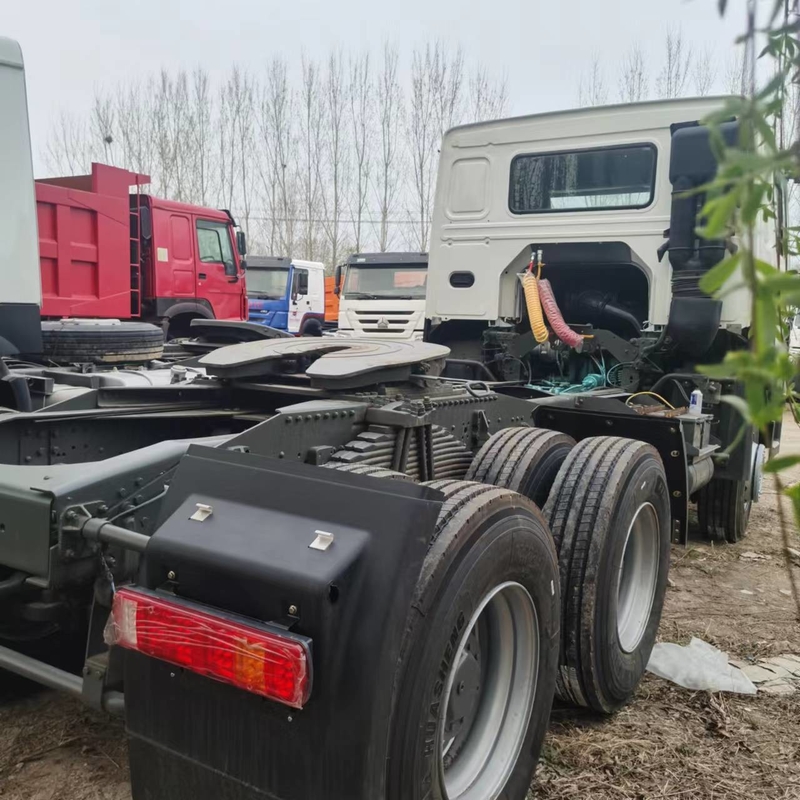 As 10 rodas resistentes entregam em segundo o caminhão usado Howo do trator de Sinotruck com motor de Weichai