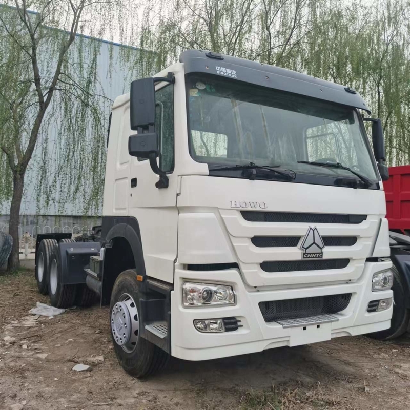 As 10 rodas resistentes entregam em segundo o caminhão usado Howo do trator de Sinotruck com motor de Weichai