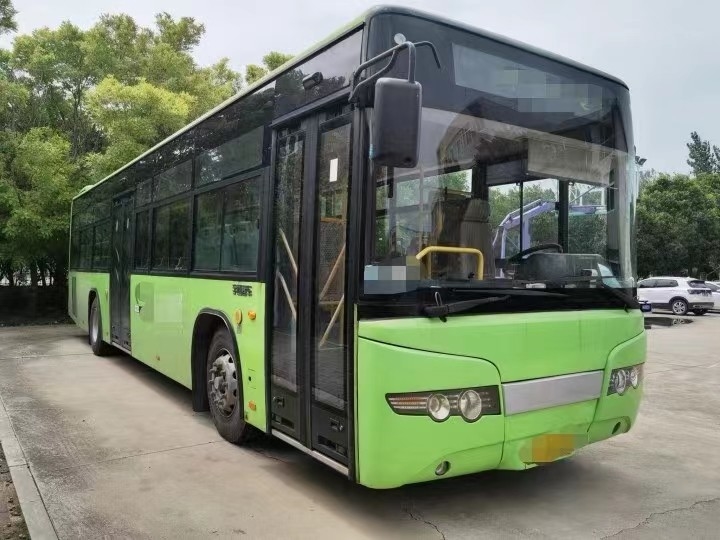 Motor diesel usado cidade de Bus 60seats do treinador da condução à direita do ônibus de Zk6128 Yutong que Sightseeing