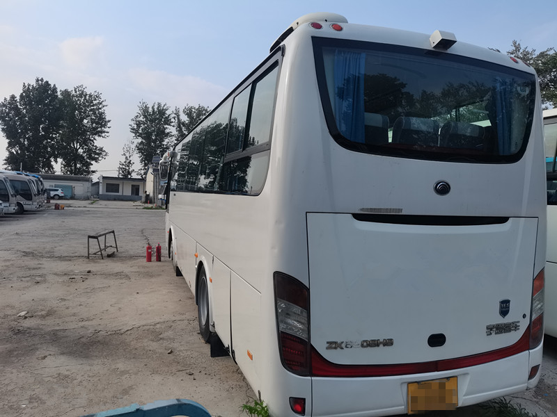 39 ônibus usado de Yutong dos assentos ZK6908 para o transporte que dirige os motores diesel de LHD