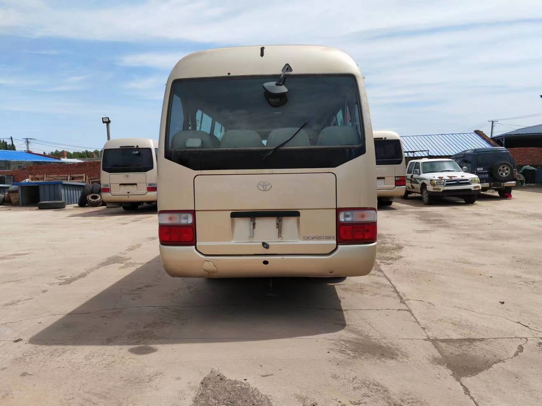 2017 ônibus usado da pousa-copos de Toyota do ano 29 assentos com o motor 1Hz diesel com porta de dobradura