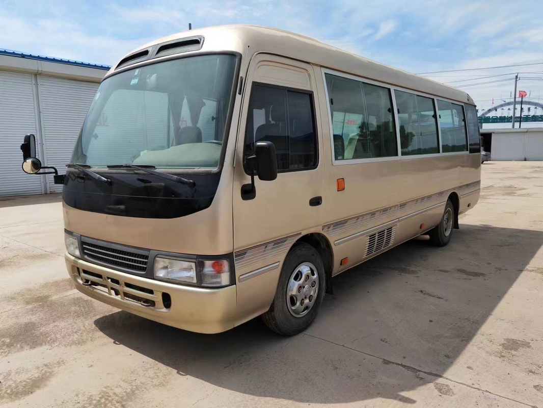 2017 ônibus usado da pousa-copos de Toyota do ano 29 assentos com o motor 1Hz diesel com porta de dobradura
