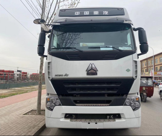 O caminhão 6*4 do trator de HOWO A7 usou a mão HOWO 371hp 30tons Tipper Truck de motor diesel segundo