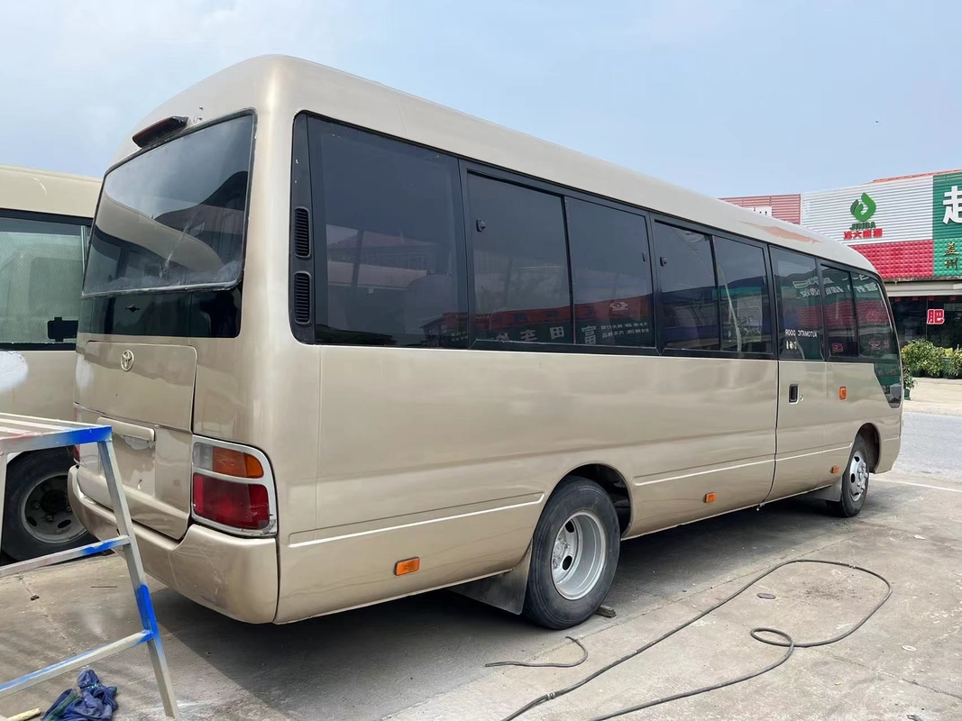 2013 ônibus usado da pousa-copos de Toyota do ano 23 assentos com pintura nova do motor 1Hz diesel