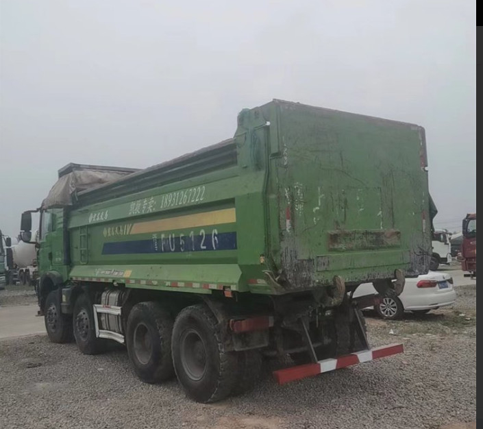 Caminhão basculante usado eixos Tipper With 375HP 317HP de Howo 8x4 quatro para a venda
