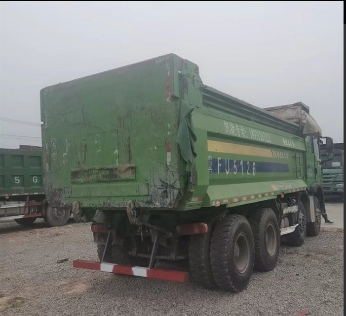 Caminhão basculante usado eixos Tipper With 375HP 317HP de Howo 8x4 quatro para a venda