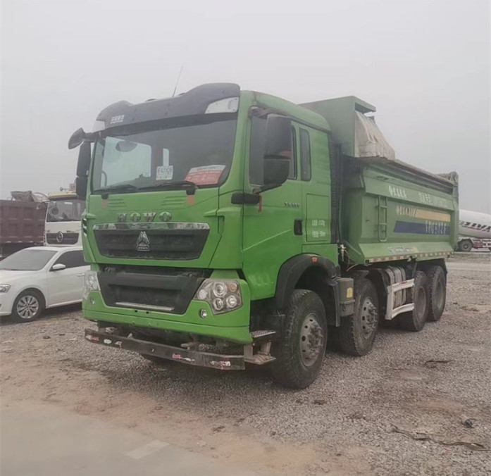 Caminhão basculante usado eixos Tipper With 375HP 317HP de Howo 8x4 quatro para a venda