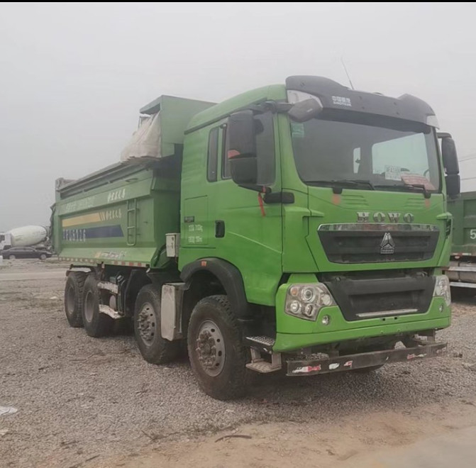 Caminhão basculante usado eixos Tipper With 375HP 317HP de Howo 8x4 quatro para a venda