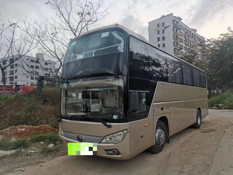 Os assentos Yutong usado Zk6118 de 2013 anos 47 não transportam com a porta dobro do condicionador de ar nenhum acidente
