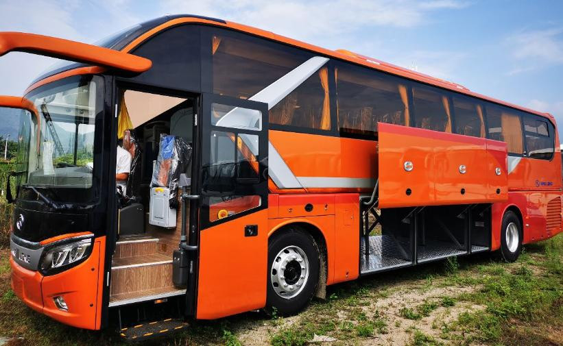 2021 direção nova nova do motor RHD de Bus With Diesel do treinador de Kinglong XMQ6127cy da chegada dos assentos do ano 53