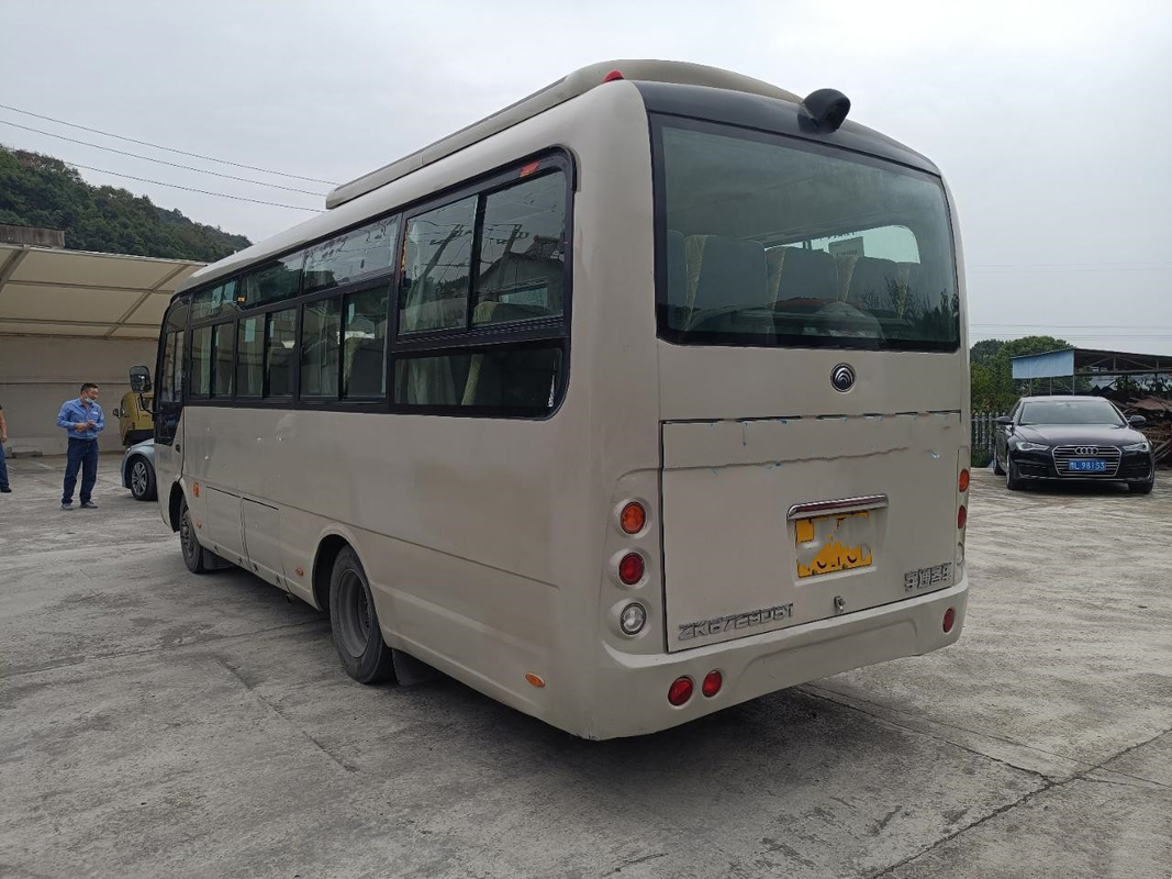 A porta de dobradura 28seater do ônibus ZK6729D 130hp de Mini Tour Coach Used Yutong saiu da direção