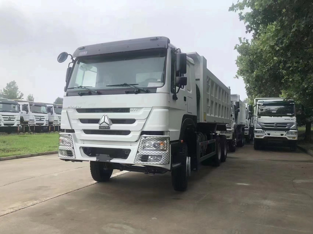 371/375hp usou o motor WD615.47 conservado em estoque do Euro II de Tipper Truck Left Steering In da descarga