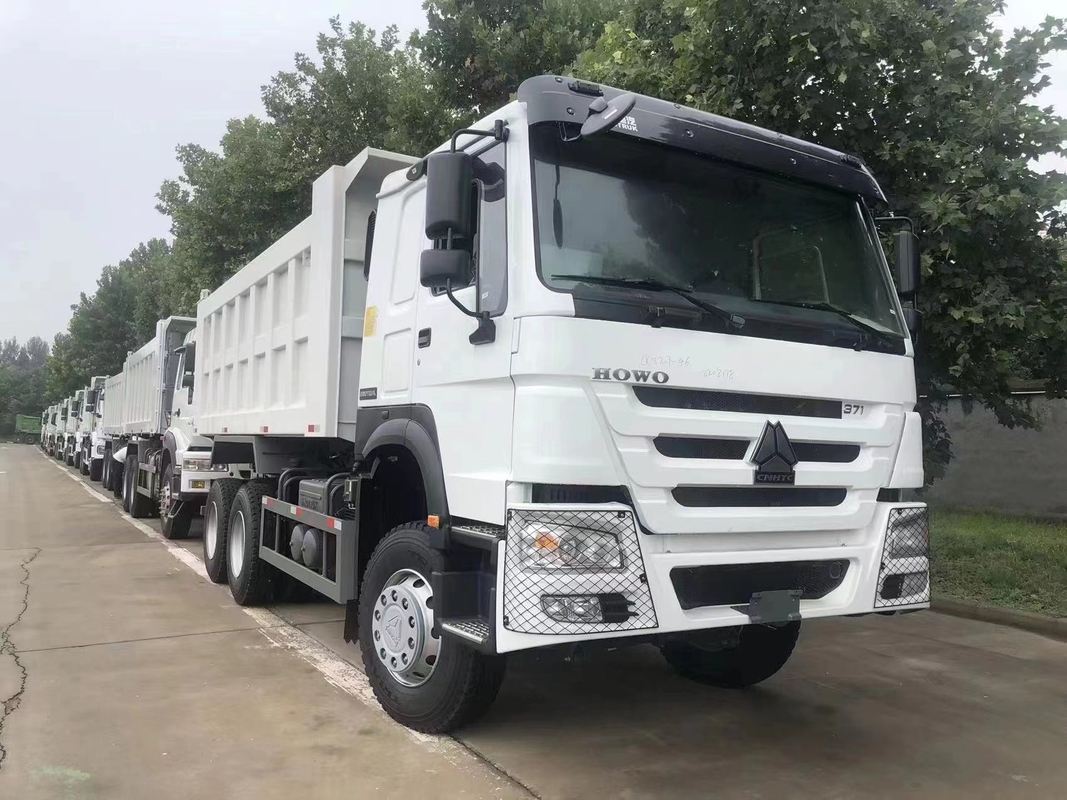371/375hp usou o motor WD615.47 conservado em estoque do Euro II de Tipper Truck Left Steering In da descarga