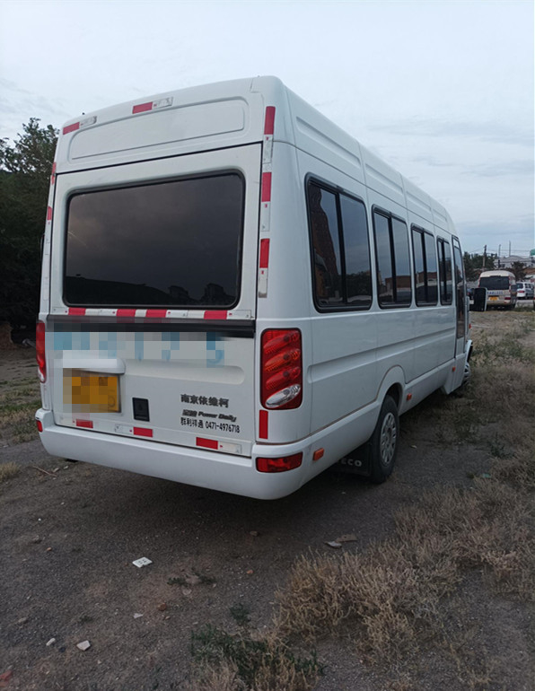 Ônibus usado Iveco ano 2017 23 lugares com assento de couro ar condicionado em bom estado