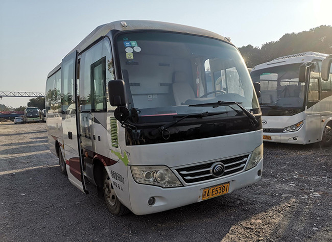 6 o assistente de Mini City Travelling Diesel Engine do ônibus de Yutong da mão dos assentos segundos Rive 132KW