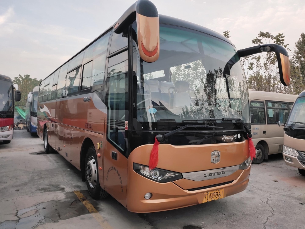 LCK6100 44seater usou a movimentação da mão esquerda das portas do motor dois de Zhongtong Bus Yuchai do treinador