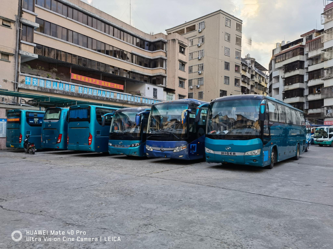 Ônibus usado de Kinglong da mão dos assentos do ônibus 47 do motor diesel do ônibus do passageiro em segundo para a venda