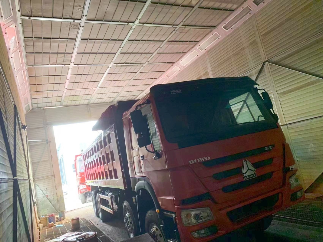 O anúncio publicitário usado transporta o corpo de direção direito do caminhão 371hp do caminhão basculante 8*4 de HOWO 7.3*2.45*1.5m