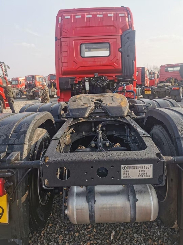 O trator usado transporta o caminhão principal do trator do veículo com rodas de Shacman X3000 10 para o trator resistente da venda