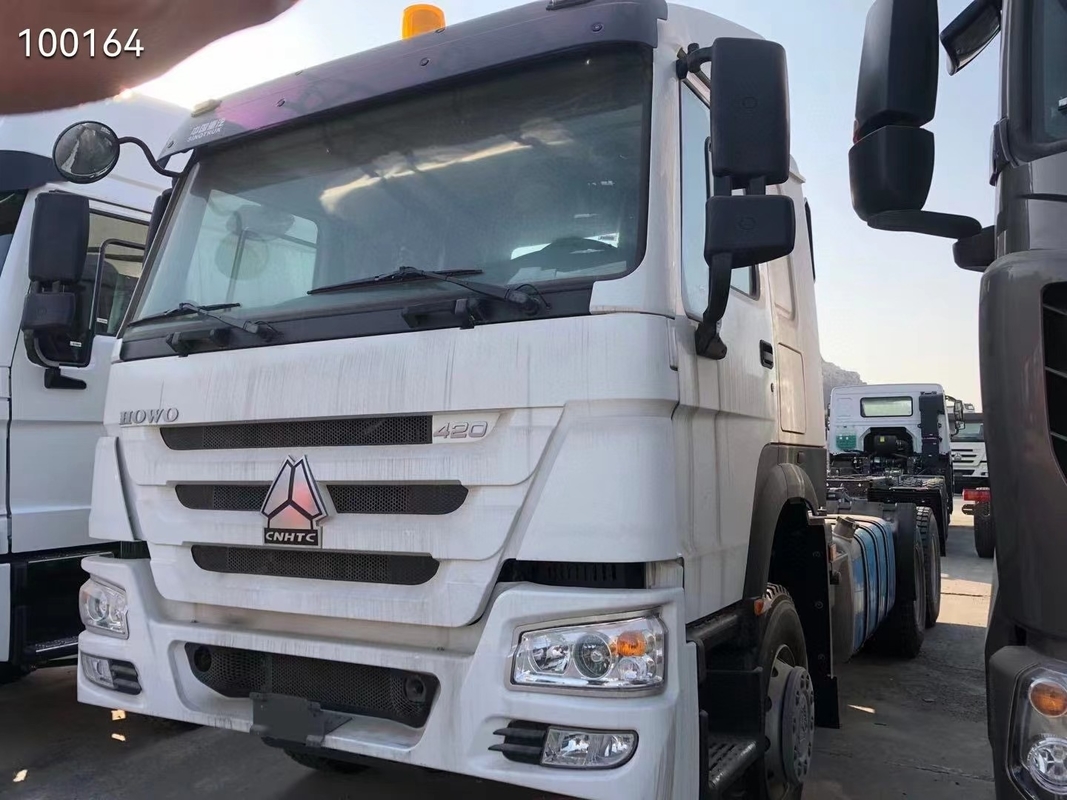 A direção esquerda usada dos caminhões 6*4 371hp de Howo usou caminhão das unidades do trator o sino