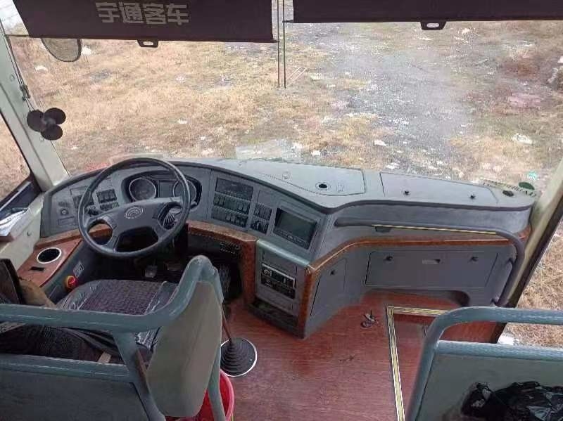 Direito grande do ônibus da mão do ônibus de Yutong 2+3layout 59seater dos treinadores de motor ônibus de direção usado do ò