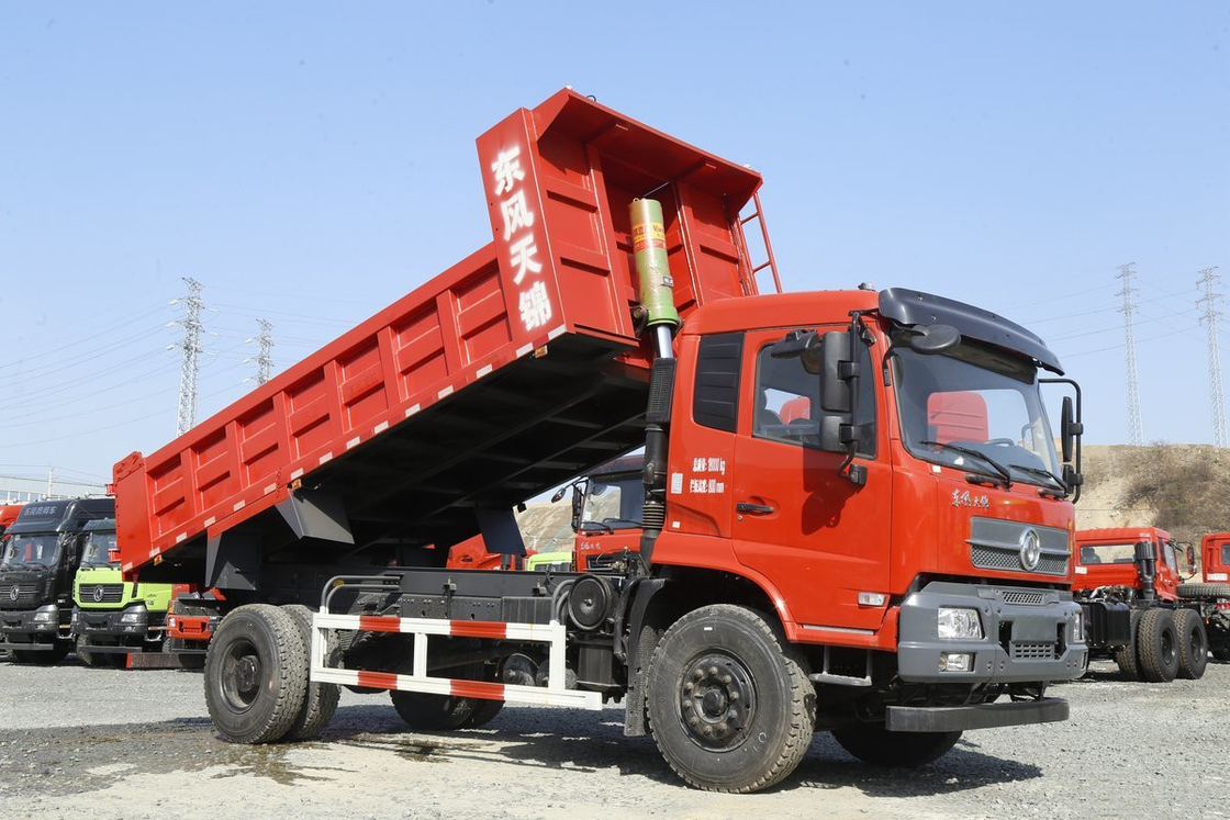 ?as de mão dos caminhões basculantes de Dongfeng das boas condições 8 - 10 toneladas de caminhões leves 160hp do tipo 4x2