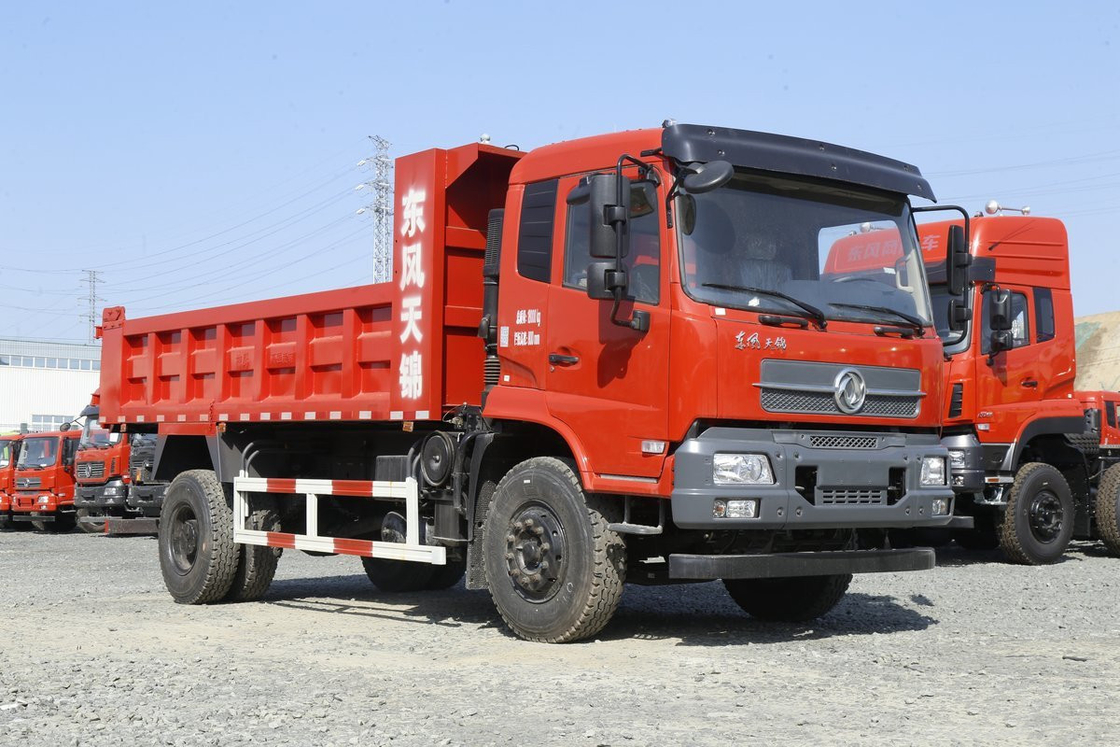?as de mão dos caminhões basculantes de Dongfeng das boas condições 8 - 10 toneladas de caminhões leves 160hp do tipo 4x2