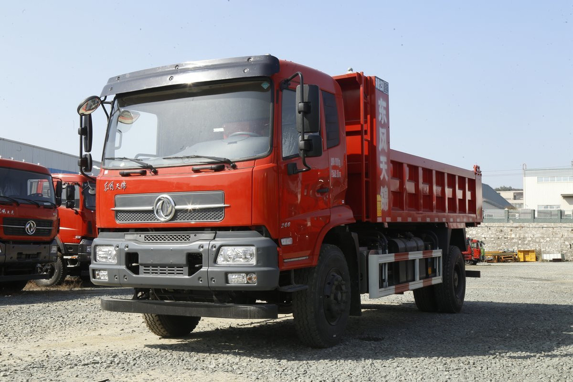 ?as de mão dos caminhões basculantes de Dongfeng das boas condições 8 - 10 toneladas de caminhões leves 160hp do tipo 4x2