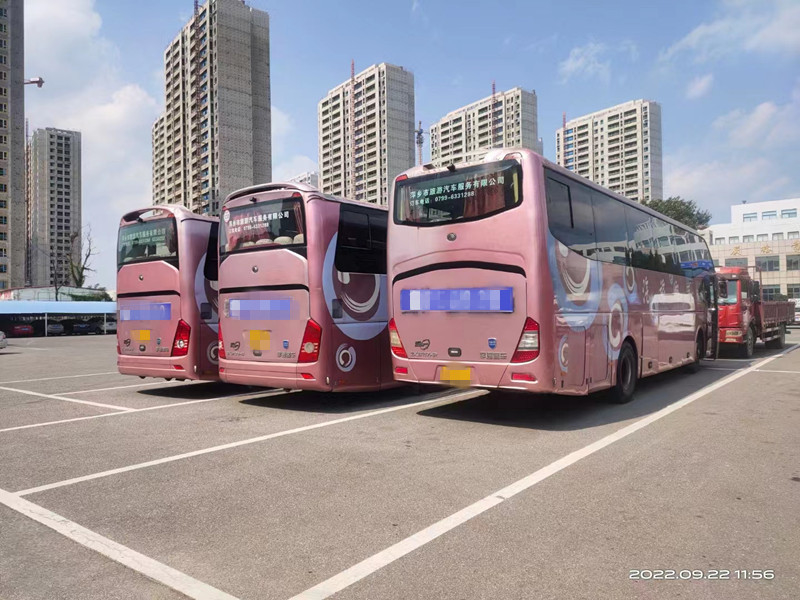 Ônibus usado da mão de Yutong ZK6122 segundo dos treinadores de motor diesel da cidade de 2016 assentos do ano 55