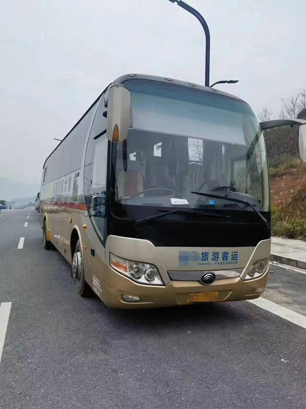 Os assentos usados de Yutong Bus ZK6110 51 do treinador 2013 direção do ano RHD usaram ônibus luxuosos