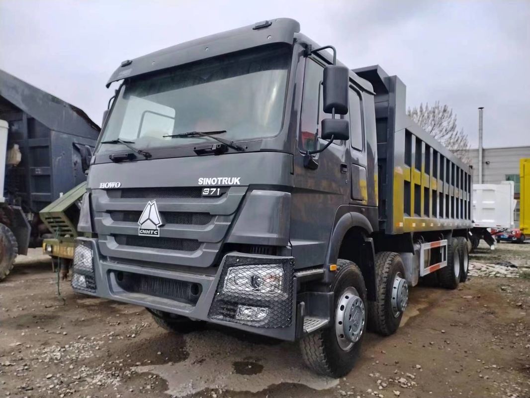 Carga avaliado 15.5t da cabine do telhado liso de Tipper Trucks Black Color 371hp 8×4 HOWO ZZ3317 da segunda mão