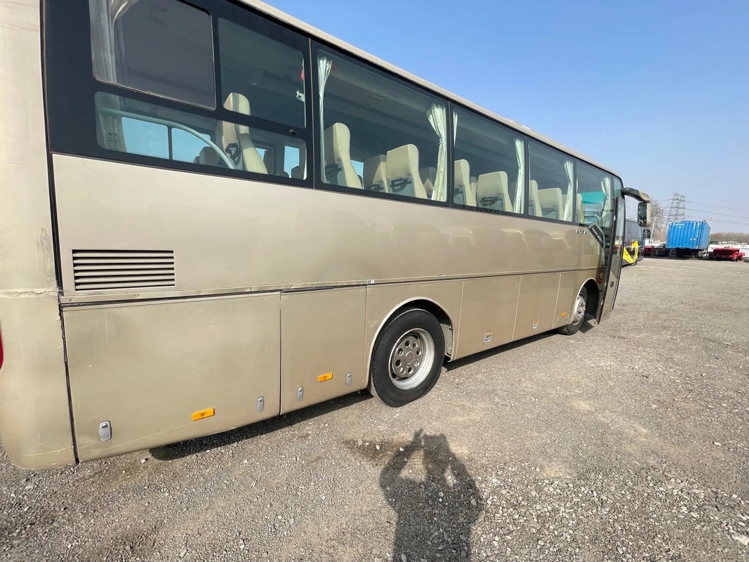 O motor velho da parte traseira da transmissão manual LHD dos assentos de Bus 37 do treinador usou o condicionador de ar dourado do dragão XML6857
